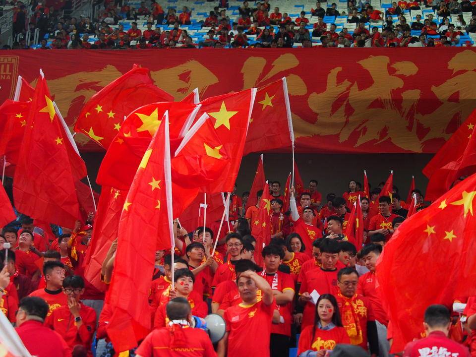 本泽马打破进球荒，武磊球迷集体高唱助威！