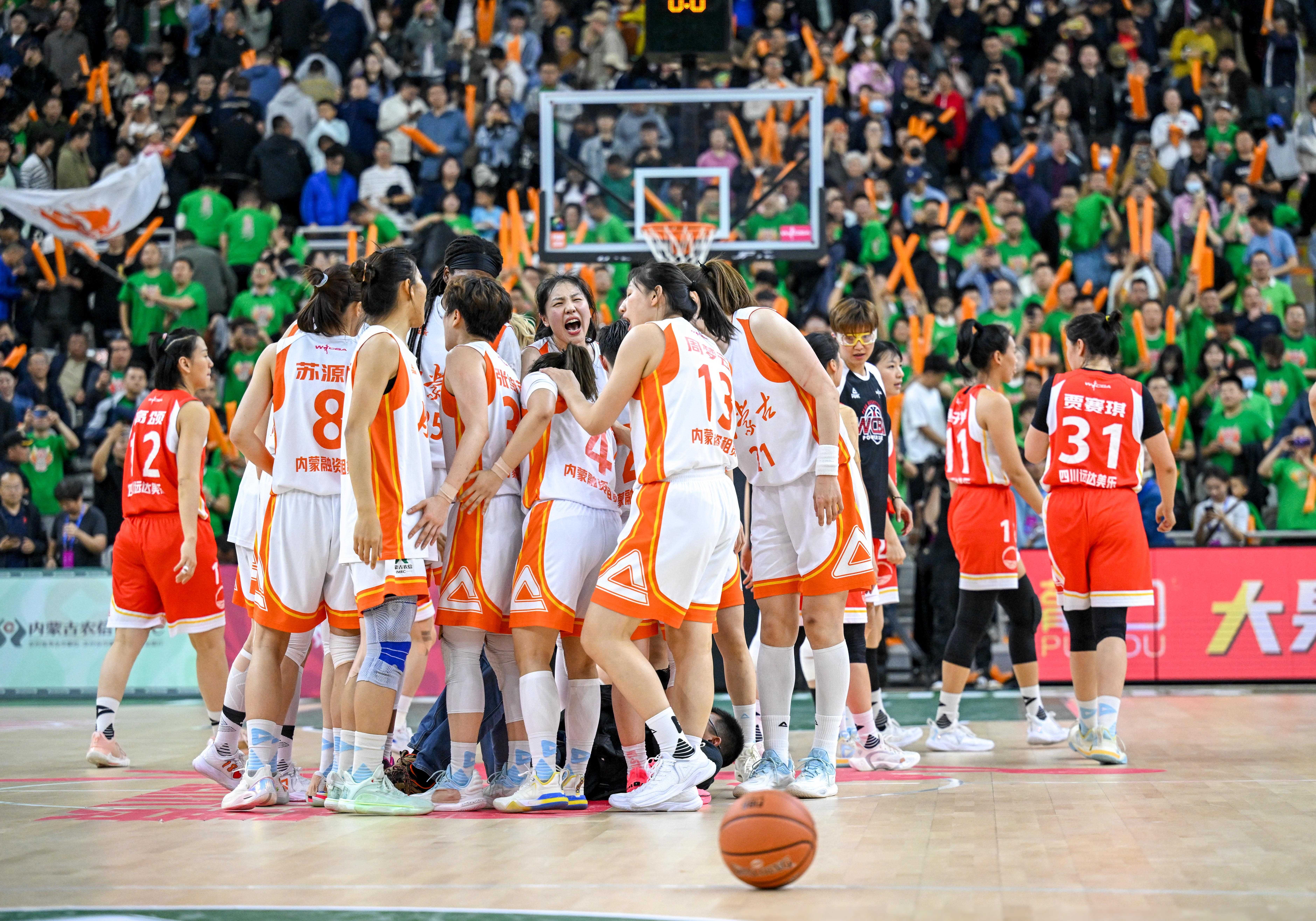 开元棋牌app下载-球员在赛场上挥洒的青春的汗水