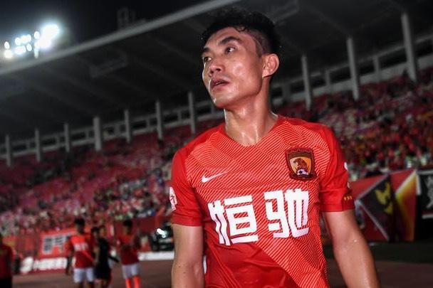 22年足球职业生涯,恒大队长郑智一共赚到了多少薪水?