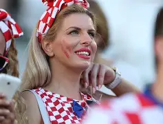 运动员们在赛场上奋力拼搏的场面 运动员们在赛场上奋力拼搏的场面