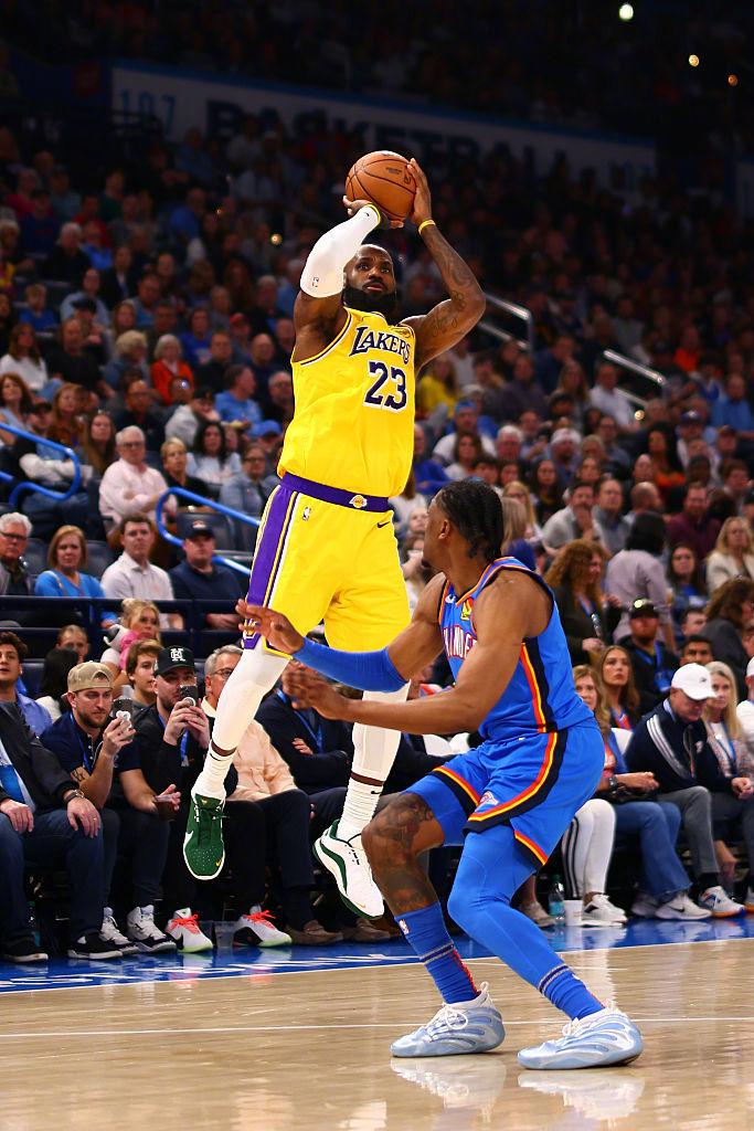 詹姆斯湖人首战