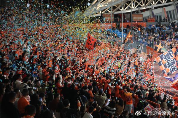 体育竞技引人入胜,观众尽情欢乐什么意思