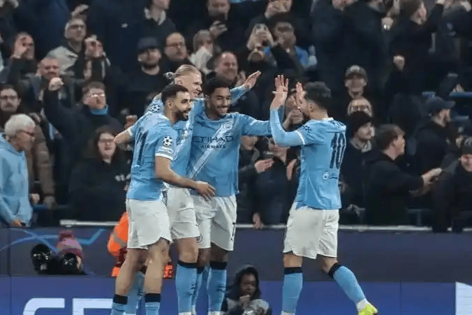 首场半决赛正式打响